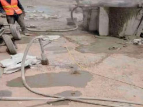 武陵源水泥混凝土路面板底注浆技术 路面脱空注浆整治方案