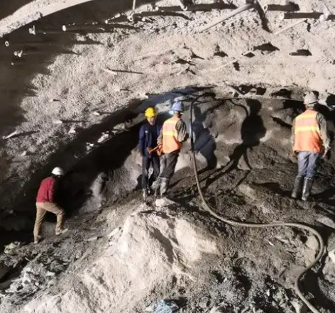 武陵源拱顶带模注浆料的施工流程及注意事项